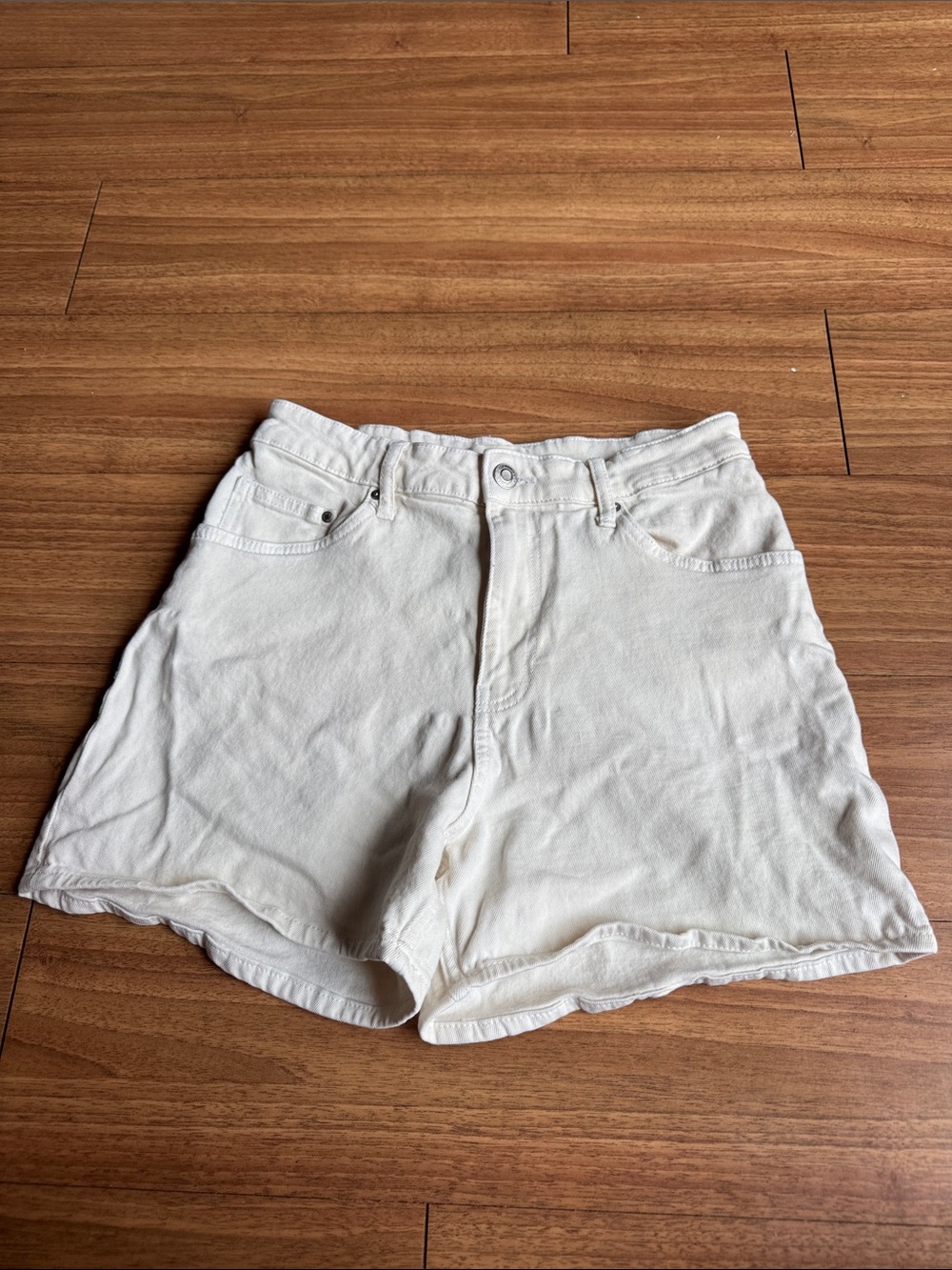 H&M cream shorts